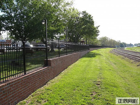 庭院护栏用什么材料好