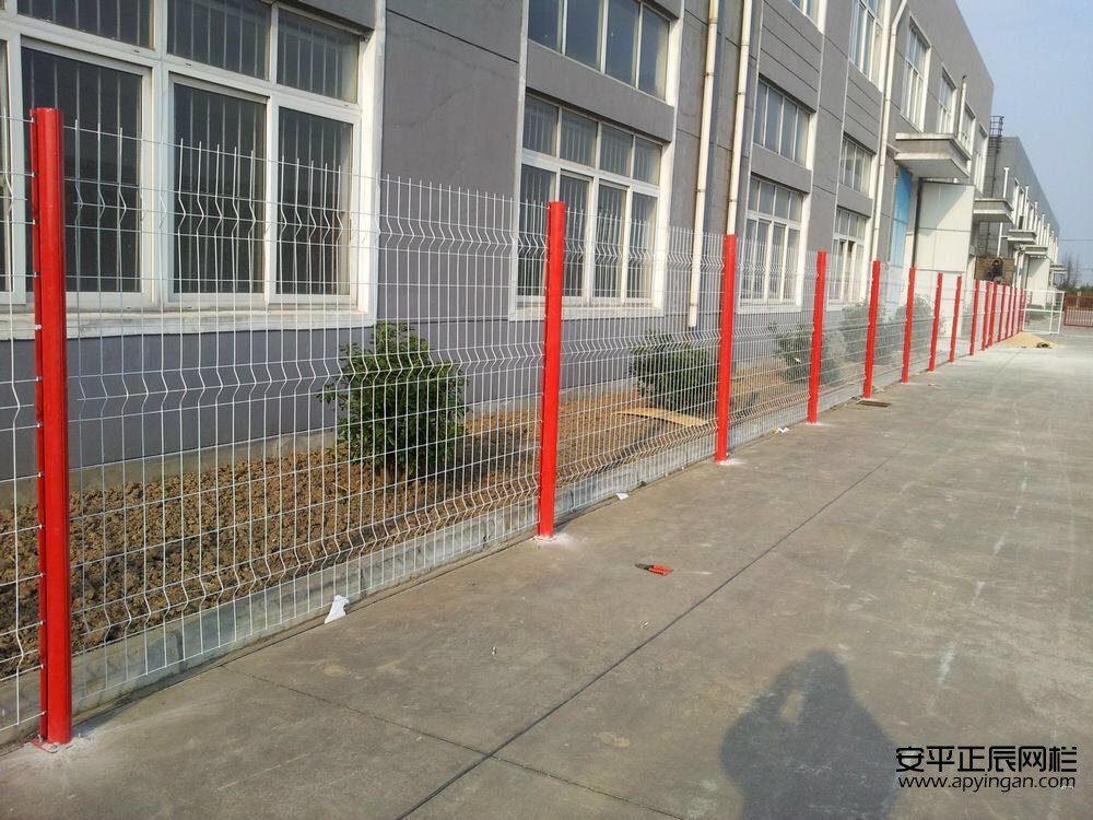 桃型柱护栏网