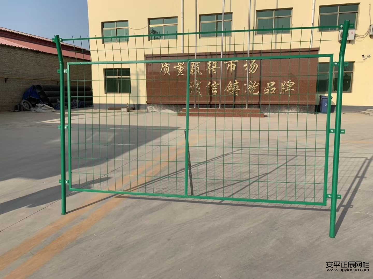 框架护栏网的特点和优点