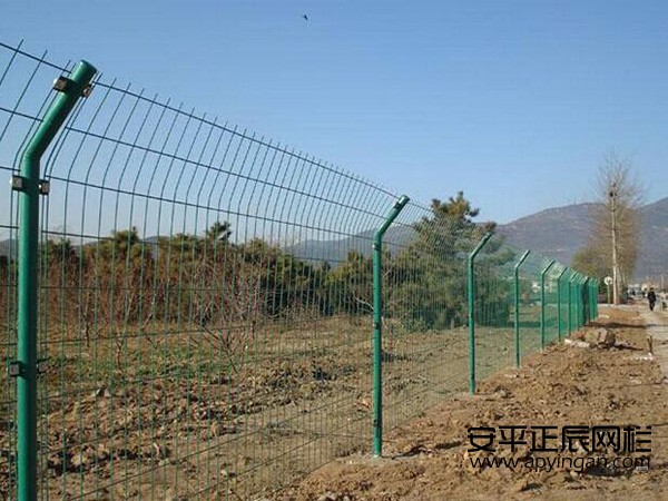 铁网围地护栏网多少钱一米