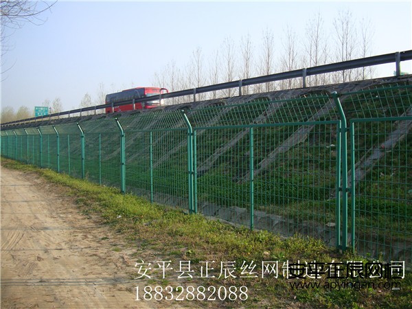 钢丝围栏网一米多少钱