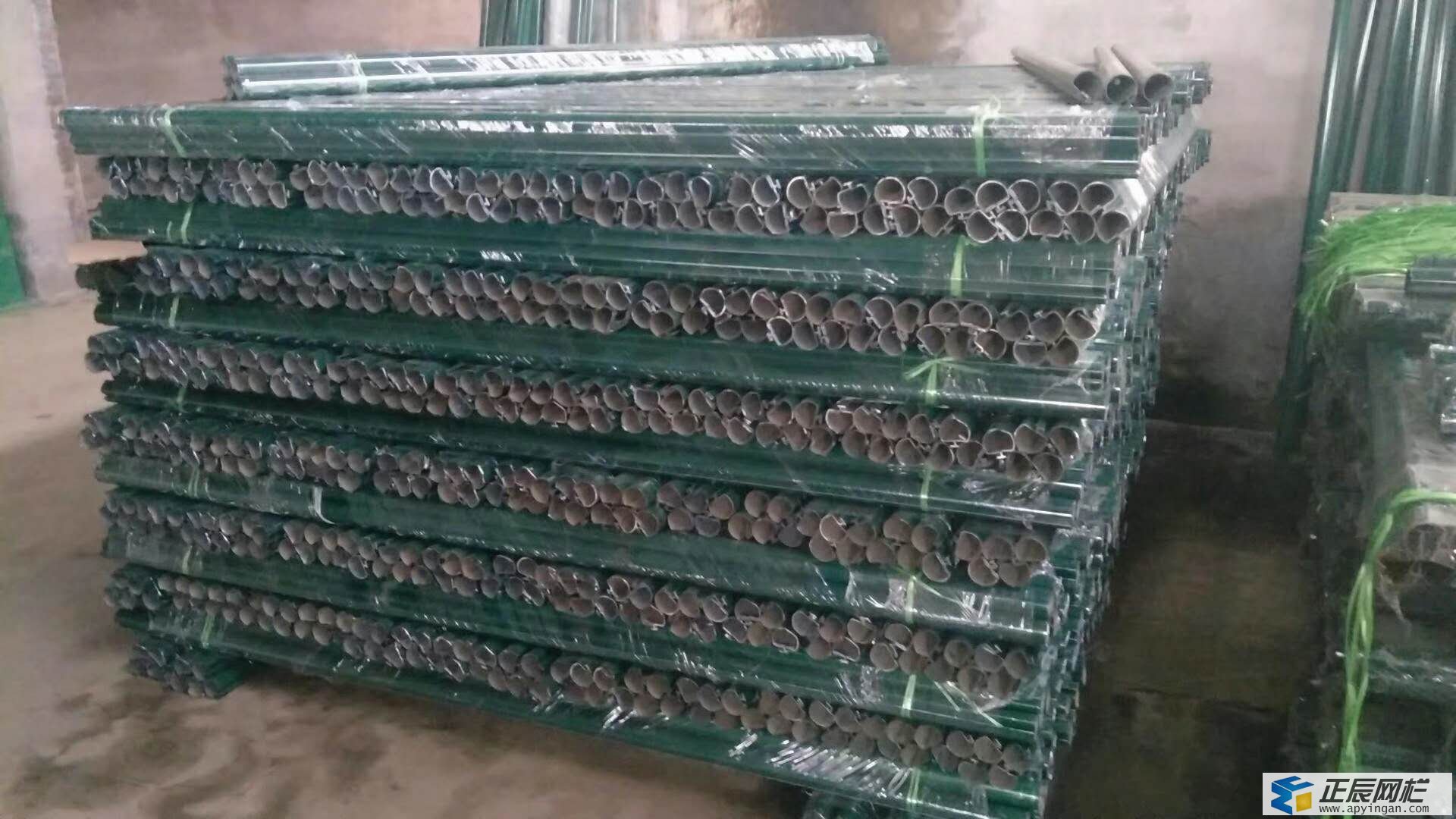 养殖场围栏网立柱