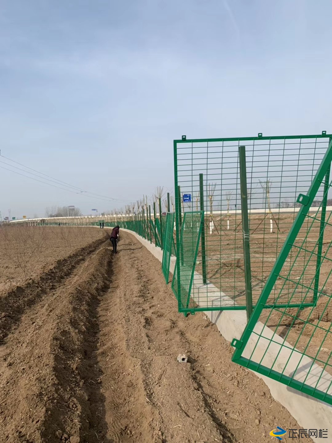 公路护栏网安装